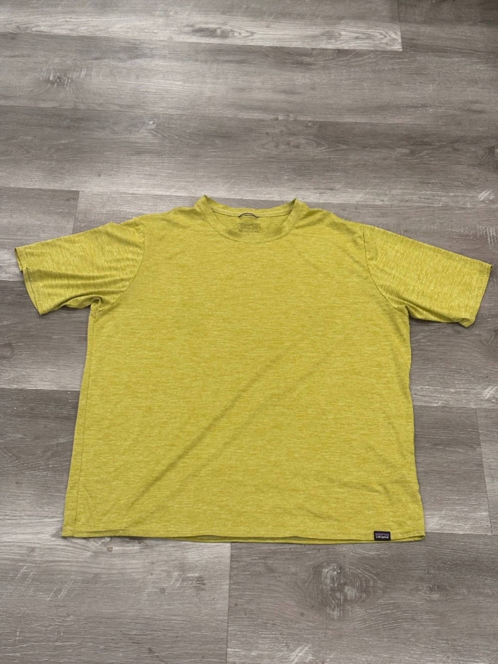 Patagonia Capilene Cool Daily Tee Mens L Yellow Short Sleeve Graphic Waters